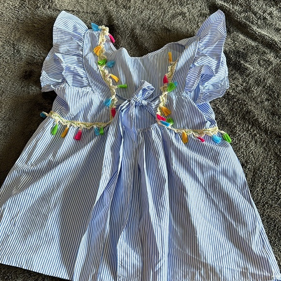 Adorable striped top with boho piping and tie back. Size L - Picture 5 of 5
